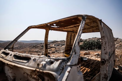 Un vehículo abandonado, cerca de Jirbet Zanuta.