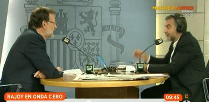 Carlos Alsina durant l&#039;entrevista amb Mariano Rajoy.