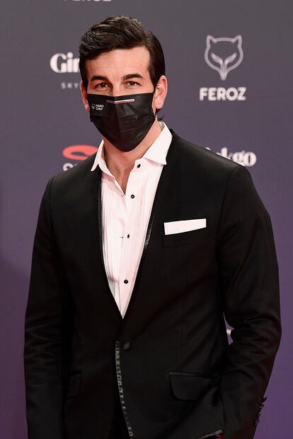 Mario Casas recogió el premio a mejor actor por su papel en No matarás con un traje de Bere Casillas.