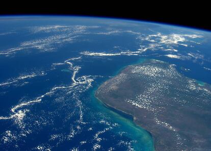 Zona en la que cay&oacute; el meteorito de Chixculub, en la pen&iacute;nsula de Yucat&aacute;n, vista desde el espacio.