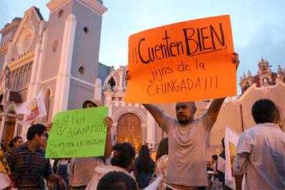 Un grupo de estudiantes pide en Veracruz que se cuenten de forma correcta los votos a favor de López Obrador.