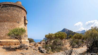 La ruta senderista hasta la torre Picada ofrece unas bonitas vistas del Mediterrneo.