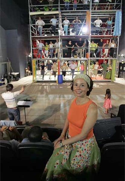 Marina Bollaín, en un ensayo de 'La verbena de La Paloma'.