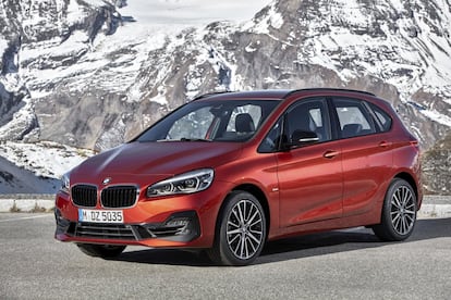 Un coche de tracción delantera, algo que en un primer momento no sentó bien a los incondicionales de BMW, que lleva cuatro años en el mercado y que incluso ha ampliado su gama con una variante de mayor tamaño y hasta siete plazas hábiles, el Gran Tourer. El primero cubica 468 litros de maletero y el segundo 645, siendo uno de los principales puntos fuertes de ambos, que en su variada oferta mecánica cuentan con versiones de tracción a las cuatro ruedas y mecánica híbrida enchufable.