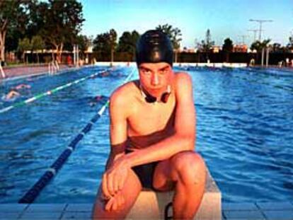 Francisco Moncho, en la piscina municipal de Mislata.