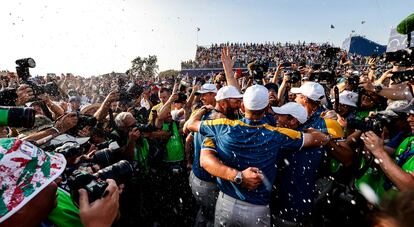 Los jugadores del equipo europeo celebran la victoria en la Ryder Cup en Roma.