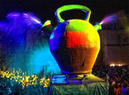 Tarragona y Cervera celebran este fin de semana la fiesta mayor con el reparto del agua 'milagrosa' de Sant Magí de la 'Brufaganya'.