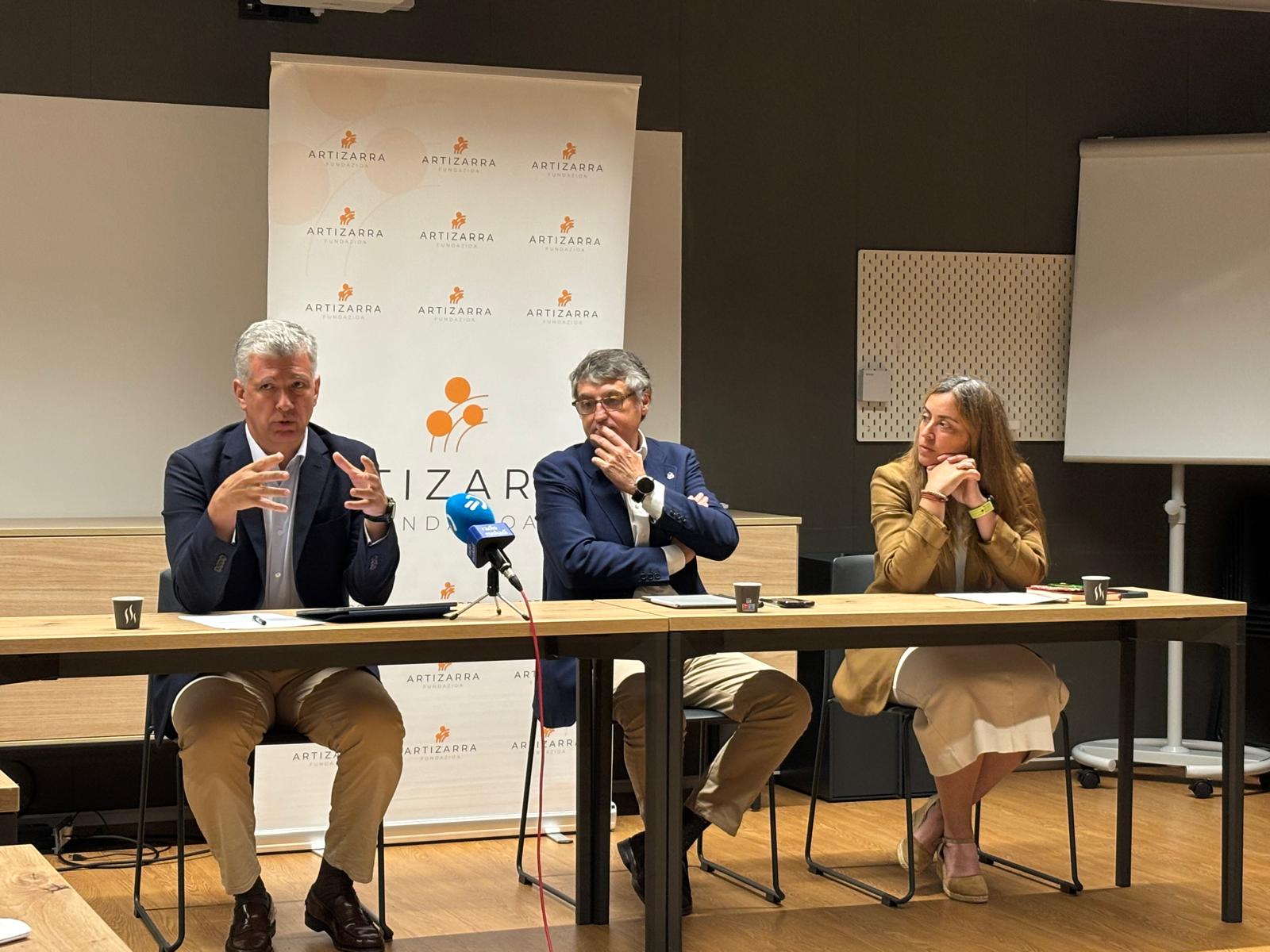 Jon de Lapatza, Jon Ander de las Fuentes y Amaia Jugo, de Artizarra.