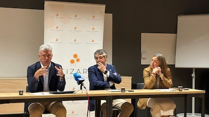 Jon de Lapatza, Jon Ander de las Fuentes y Amaia Jugo, de Artizarra.