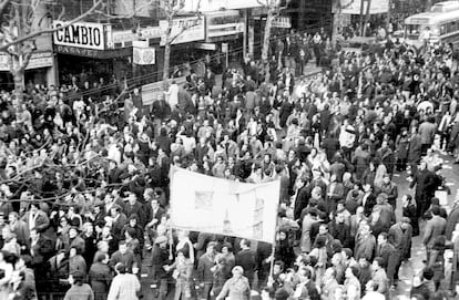El 9 de julio de 1973 hubo una gran manifestación en la avenida principal de Montevideo contra la dictadura recién instaurada. Miles de personas se lanzaron a la calle al grito de “tiranos, temblad”, recuerda Aurelio González.