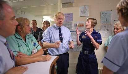 Boris Johnson, durante una visita al hospital The Princess Alexandra, este viernes en Harlow, al norte de Londres.