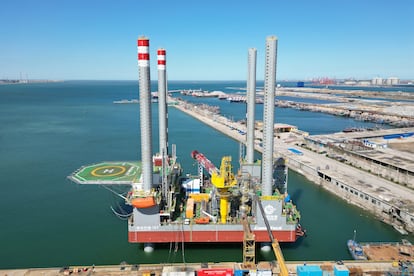 Una plataforma móvil petrolera en la provincia de Shandong, China.