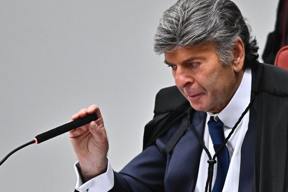 Un juez del caso de Bolsonaro discrepa de sus colegas y pide absolverlo de todos los delitos