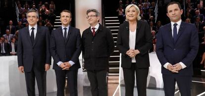 Fran&ccedil;ois Fillon, Emmanuel Macron, Jean-Luc M&eacute;lenchon, Marine Le Pen y Beno&icirc;t Hamon, en el debate del lunes.