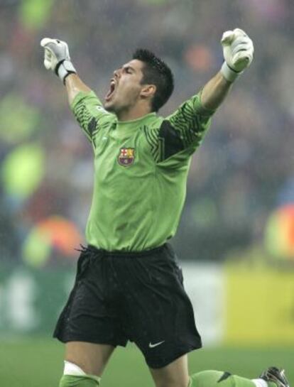 Víctor Valdés, portero del Barça, celebra la victoria en la final de París de 2006.