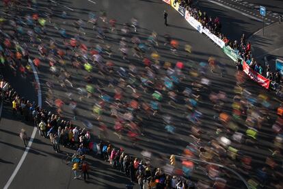 Vista alzada de la salida del maratón de Barcelona en plaza de España, la edición pasada.