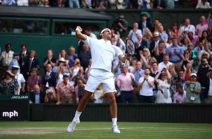 Roger Federer celebra su victoria ante nadal.