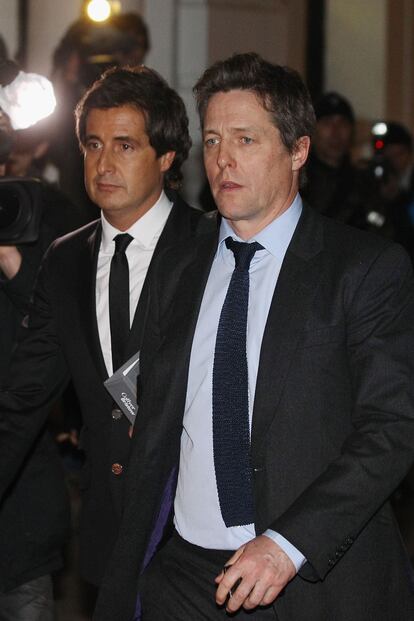 Hugh Grant también testificó contra el escándalo de las escuchas ilegales. 