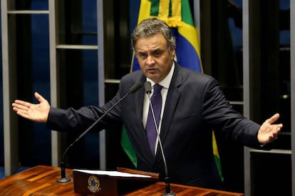 Aécio Neves, na tribuna do Senado.