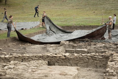 Un momento de las excavaciones realizadas en verano en el yacimiento de Irulegi.