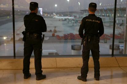 Police officers at Madrid’s Adolfo Suárez-Barajas airport.