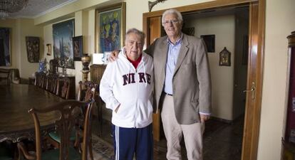 Pedro Ferrándiz y Lolo Sáinz en el domicilio del primero.