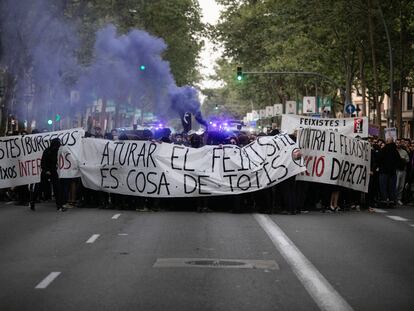 La manifestación a su paso por la Gran Via este martes.