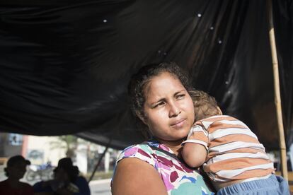 Wendy Rosado, 22 anos. Estava com seu filho em um armazém durante o terremoto, mas conseguiu fugir. “Saí correndo, não sabia o que fazer”, conta, acrescentando que em seguida os saques começaram.