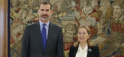 El rey Felipe VI recibe en audiencia a la presidenta del Congreso de los Diputados, Ana Pastor.