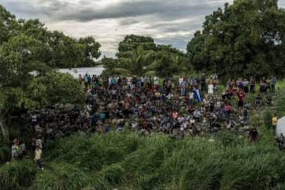 Centroamericanos en la frontera entre México y Guatemala