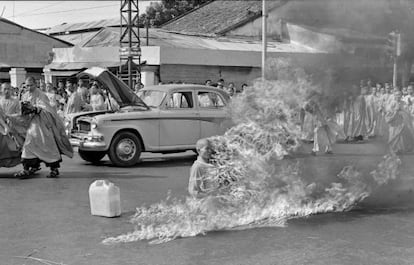 El monje Thich Quang Duc se quema a lo bonzo el 11 de junio de 1963.