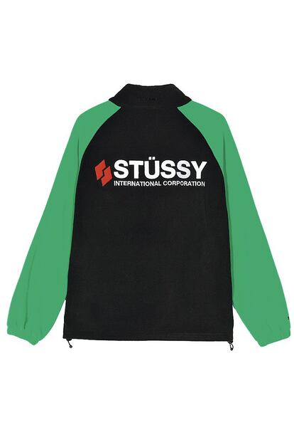 STÜSSY 
Referente de la moda urbana desde los ochenta, la marca nació por casualidad, cuando el californiano Shawn Stussy estampaba su firma en las tablas de surf. Pequeñas tiradas de sus piezas se hallan en templos como Dover Street Market.