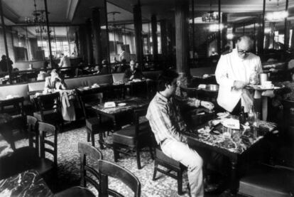 Waiters dressed in classic uniform were a hallmark of Café Comercial.