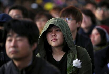 Un día de luto en Seúl (Corea del Sur) en la conmemoración del primer primer aniversario del naufragio del ferri Sewol con más de 300 pasajeros.