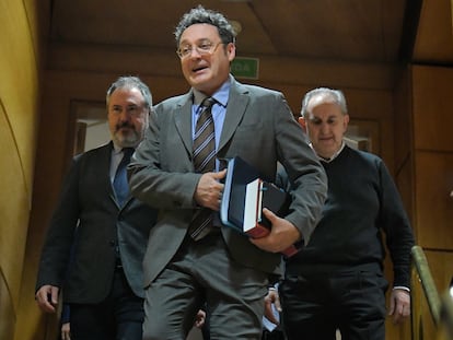 La ley del gobierno, Álor, García Ortiz, en la casa de Seente.