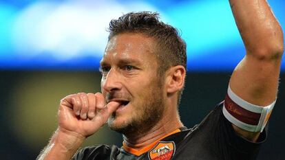 Francesco Totti celebra el gol del empate ante Manchester City.