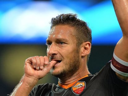 Francesco Totti celebra el gol del empate ante Manchester City.