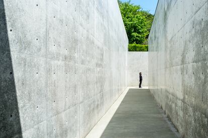 Espacio de Tadao Ando en el Lee Ufan Museum de Naoshima.