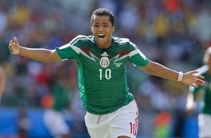 Gio celebra un gol en el Mundial 2014.