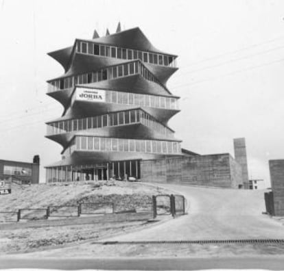 <strong>Como quemar un Miró.</strong> La pagoda (1965-1967), que Miguel Fisac proyectó para los laboratorios Jorba, se convirtió en un símbolo de la arquitectura moderna en Madrid. Fue demolida en 1999 y el arquitecto lo atribuyó a intereses ocultos del Opus Dei.