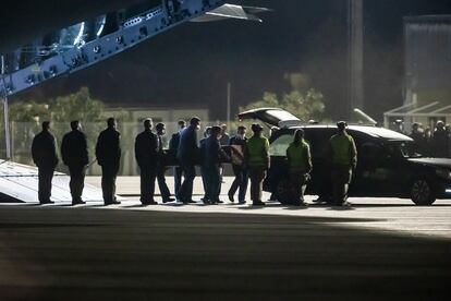 Llegada de avión militar con los supervivientes y con los cuerpos de los fallecidos en el naufragio del 'Villa de Pitanxo' en Canadá, el pasado 22 de febrero.