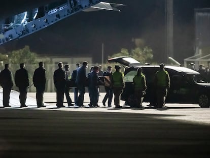 Llegada de avión militar con los supervivientes y con los cuerpos de los fallecidos en el naufragio del 'Villa de Pitanxo' en Canadá, el pasado 22 de febrero.