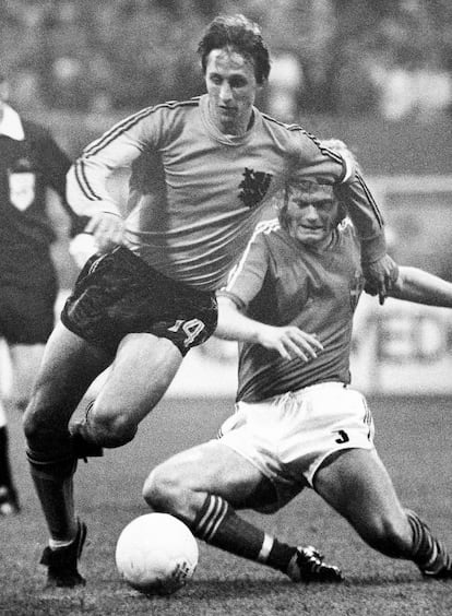 Johan Cruyff durante un partido de la Copa del Mundo celebrada en Dortmund (Alemania), en 1974.