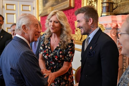 El rey Carlos III y David Beckham en el 35º aniversario de The King's Foundation, en el palacio de St. James, en Londres, el 12 de junio de 2025.