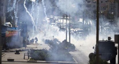 Tropas israel&iacute;es usan gases contra los manifestantes en Cisjordania.