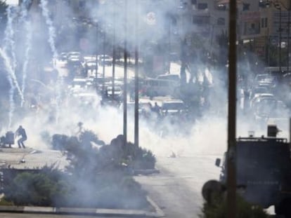 Tropas israel&iacute;es usan gases contra los manifestantes en Cisjordania.