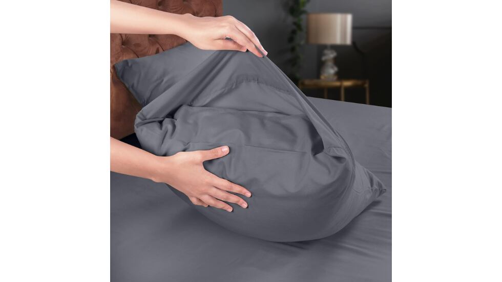 El juego de sábanas incluye dos fundas para almohadas.