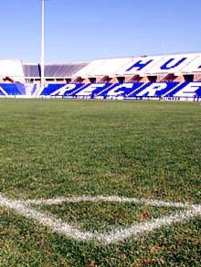 Aspecto del césped del nuevo estadio de Huelva.