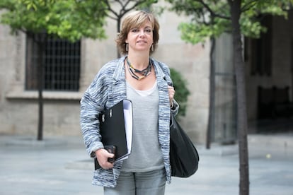 MERITXELL BORR?S (CDC). Governaci. ?s una de les poques que repeteix en el crrec, que va assumir fa mig any. Farmacutica de professi, s diputada al Parlament. Tamb ha estat regidora de lHospitalet de Llobregat (1998-2015).