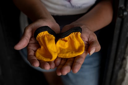 Guantes utilizados por el hijo de Joselyn.